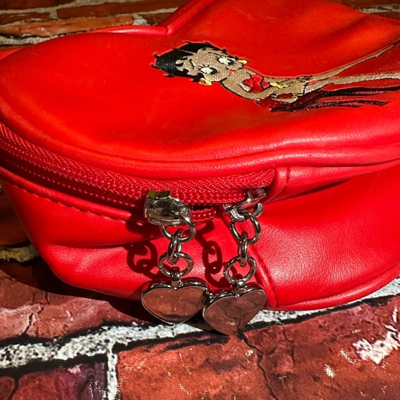 Betty Boop Heart shaped hang bag - Picture 3 of 4
